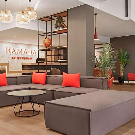 Hotel Ramada By Wyndham Valencia Almussafes Exterior foto