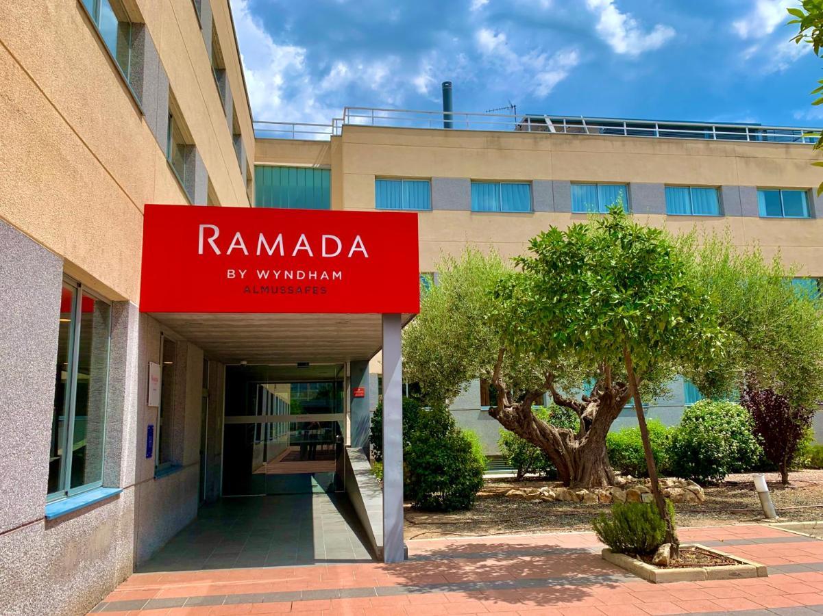 Hotel Ramada By Wyndham Valencia Almussafes Exterior foto