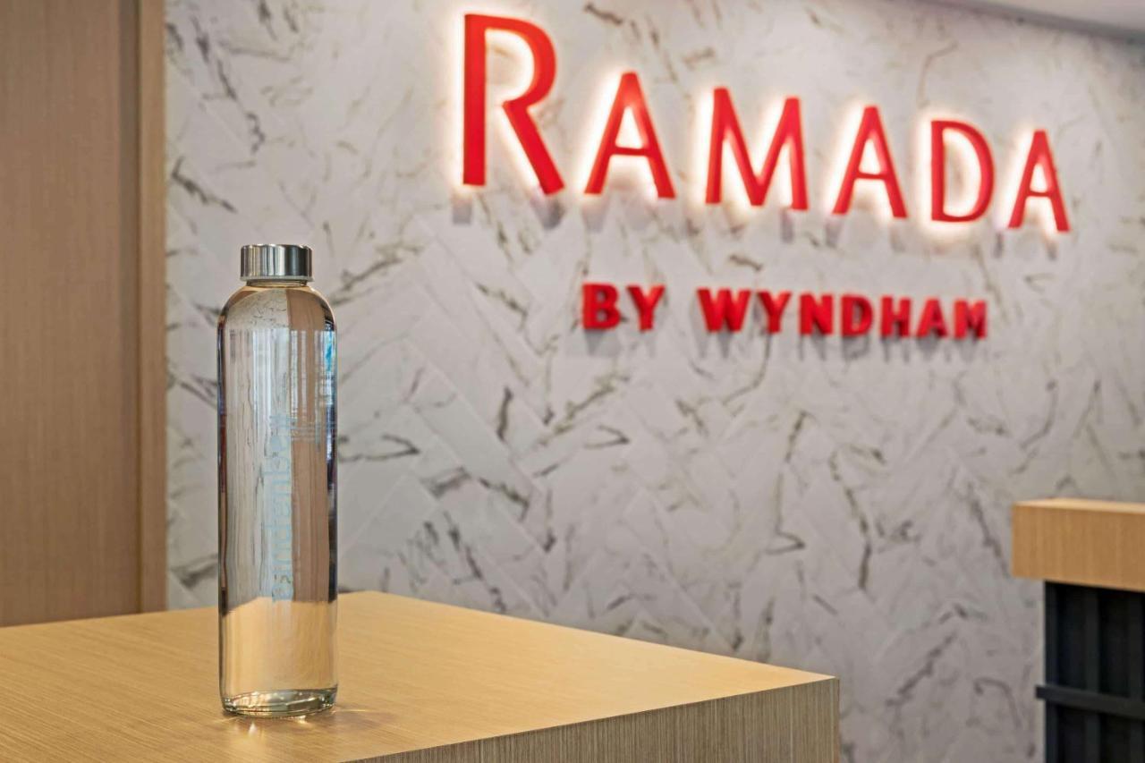 Hotel Ramada By Wyndham Valencia Almussafes Exterior foto