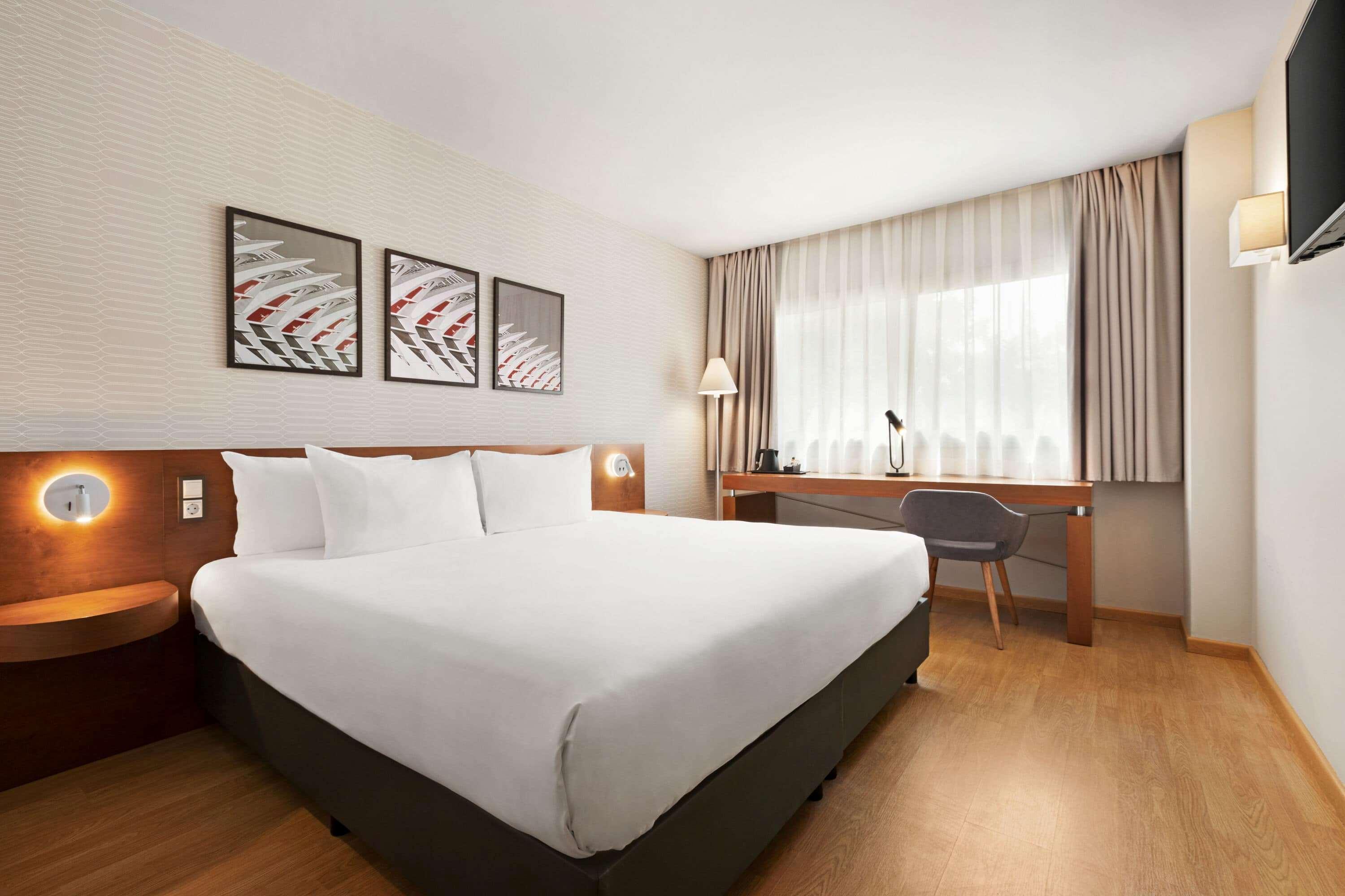 Hotel Ramada By Wyndham Valencia Almussafes Exterior foto