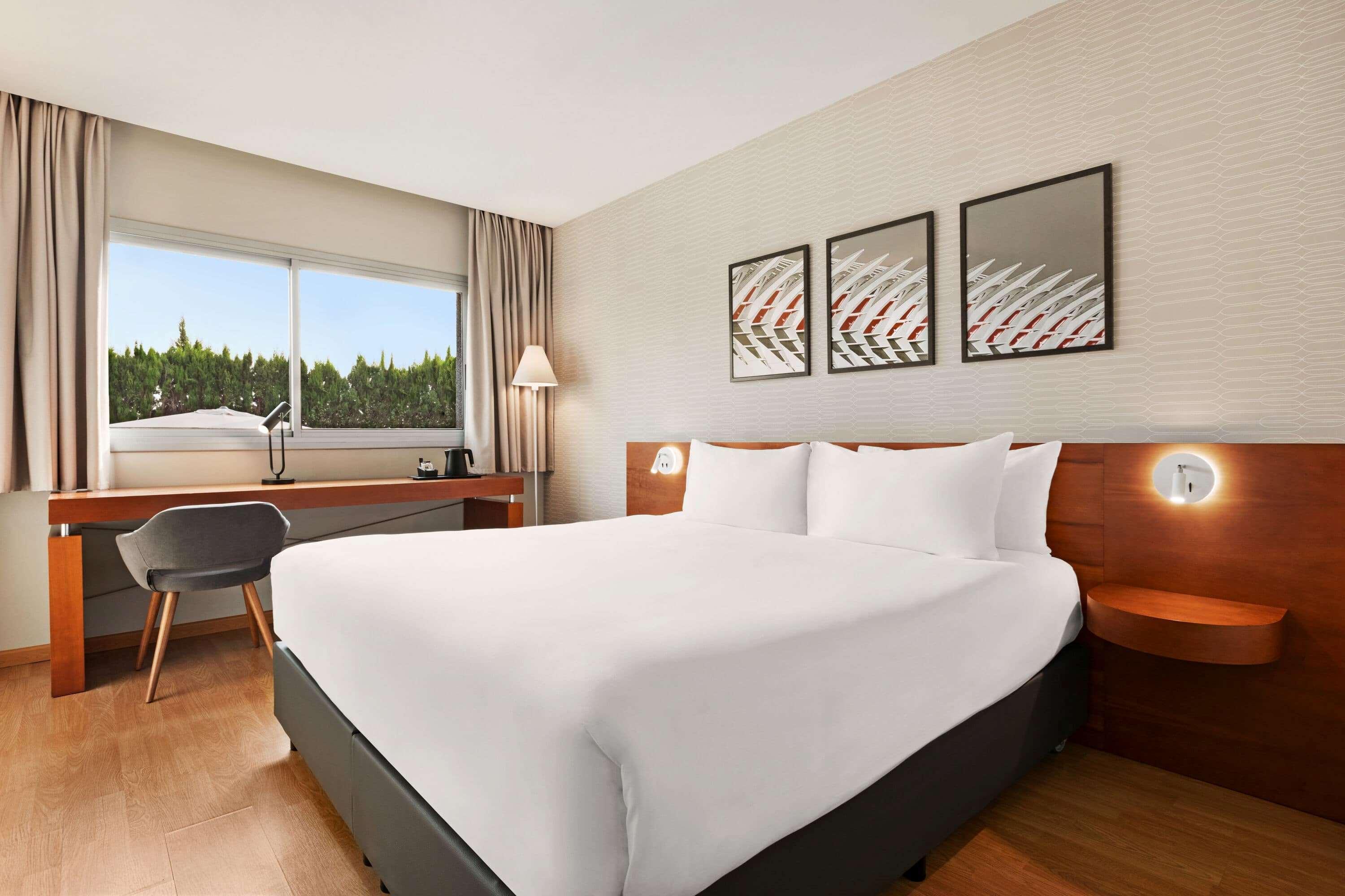 Hotel Ramada By Wyndham Valencia Almussafes Exterior foto