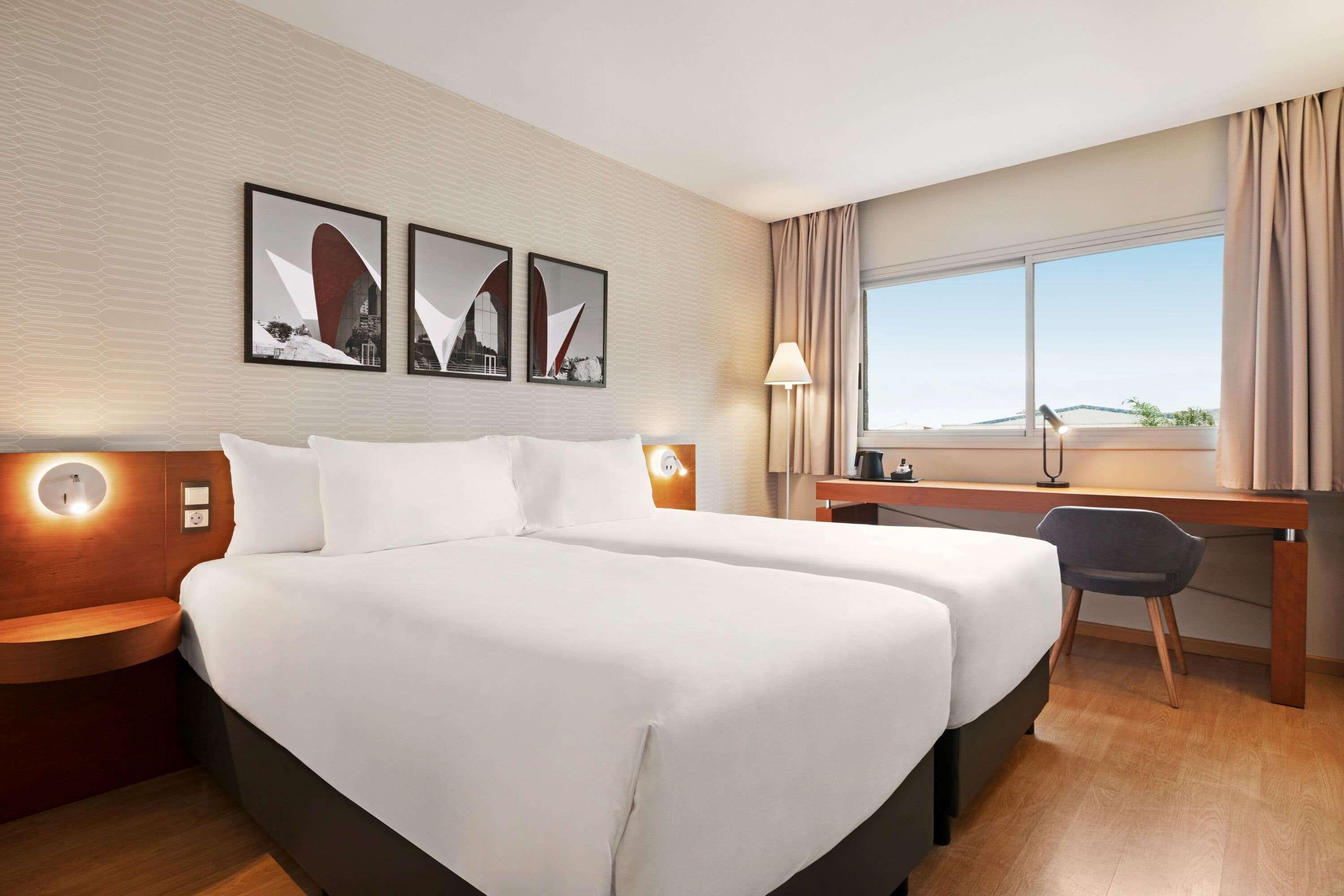 Hotel Ramada By Wyndham Valencia Almussafes Exterior foto