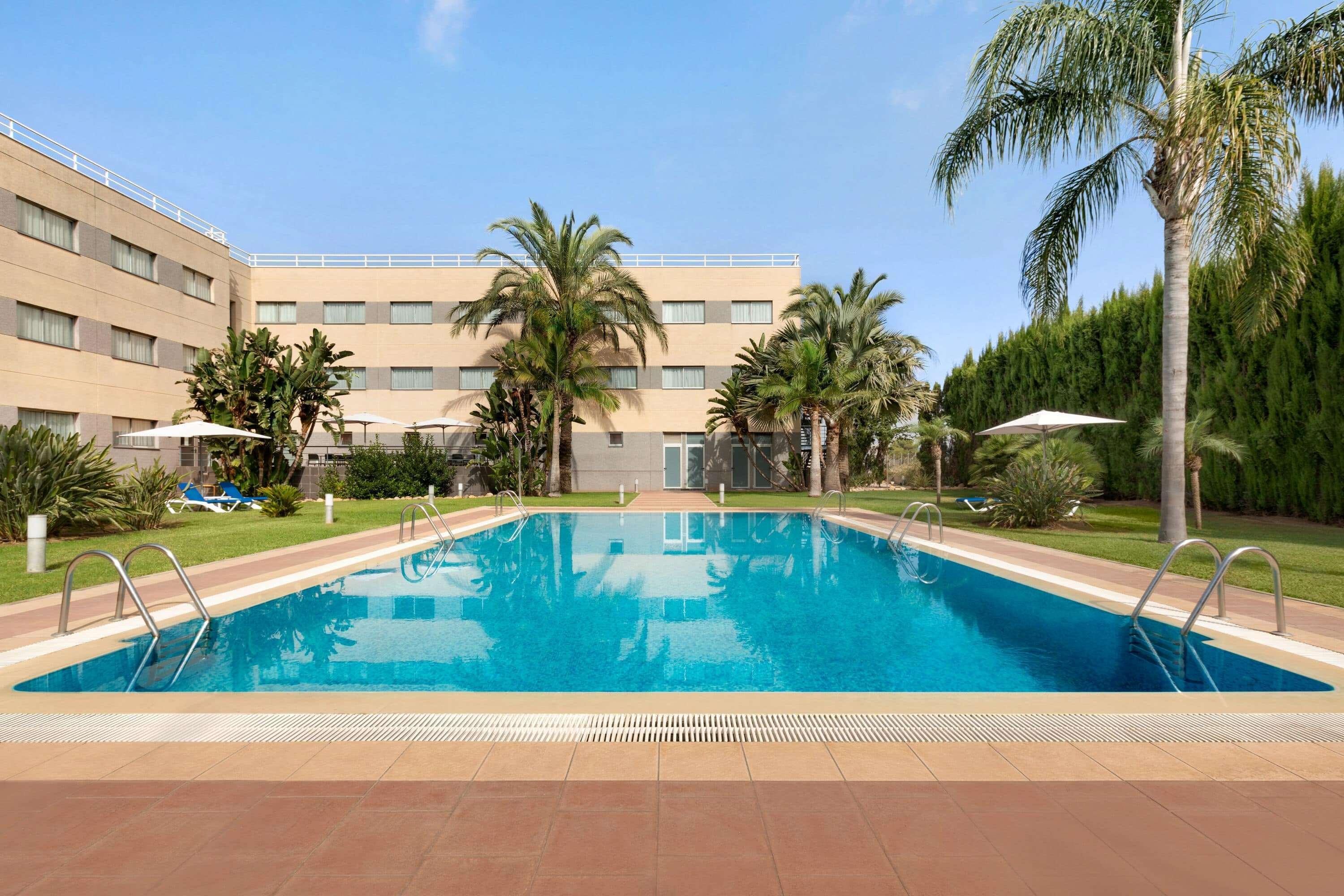 Hotel Ramada By Wyndham Valencia Almussafes Exterior foto