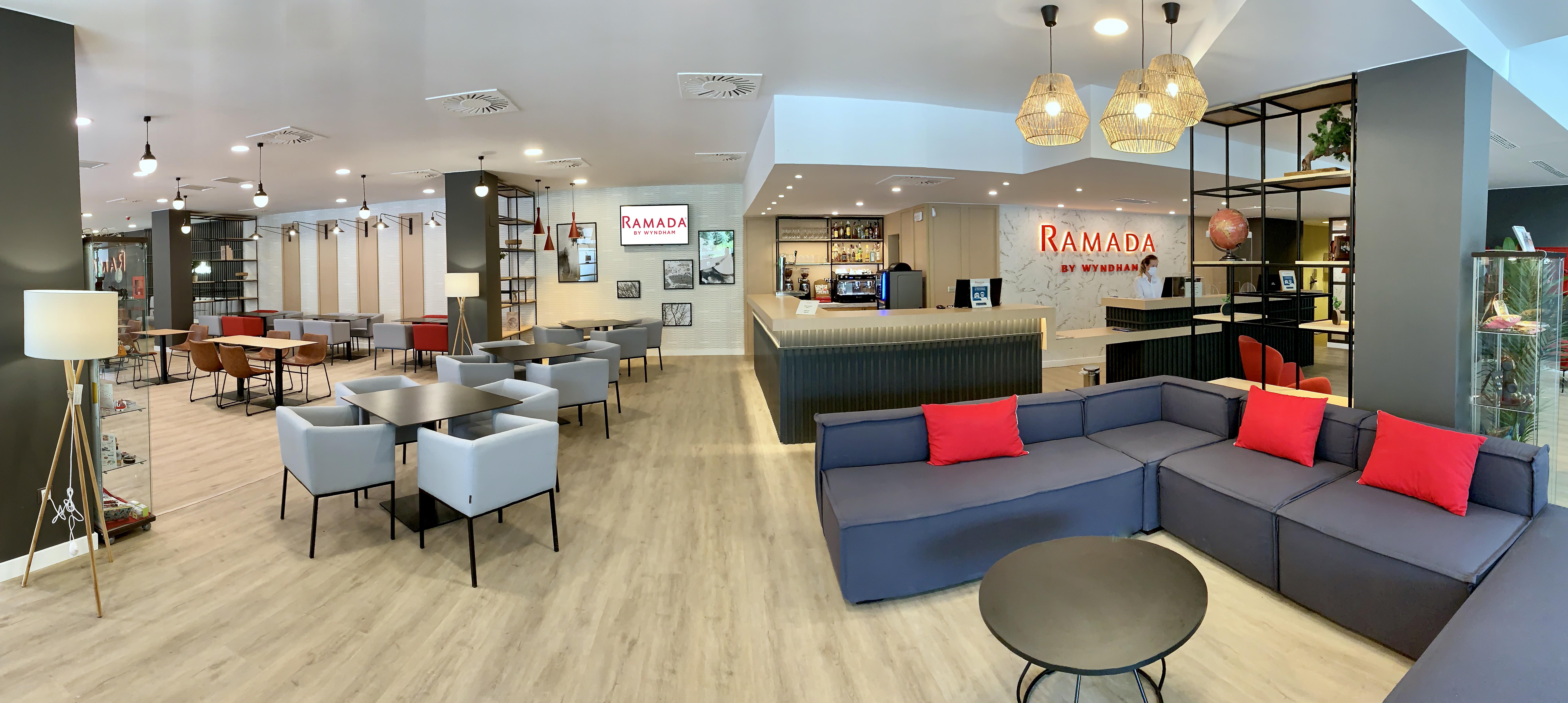 Hotel Ramada By Wyndham Valencia Almussafes Exterior foto