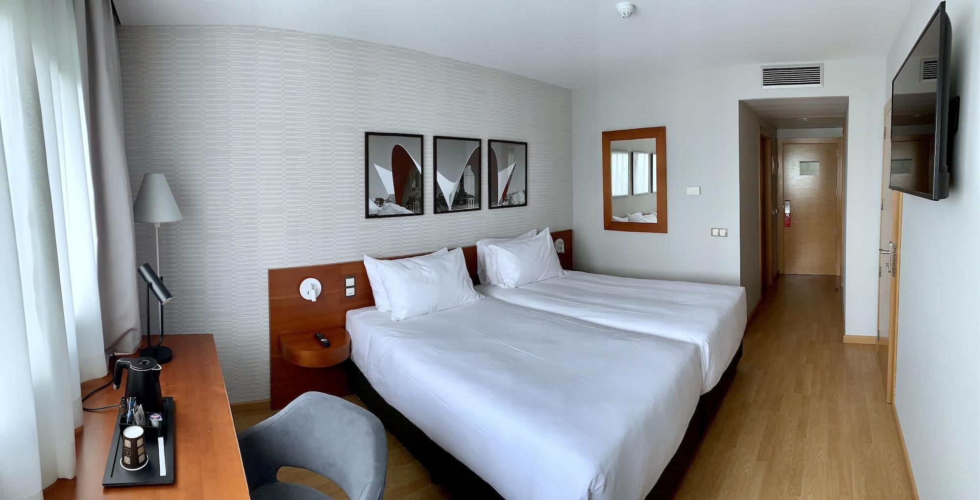 Hotel Ramada By Wyndham Valencia Almussafes Exterior foto