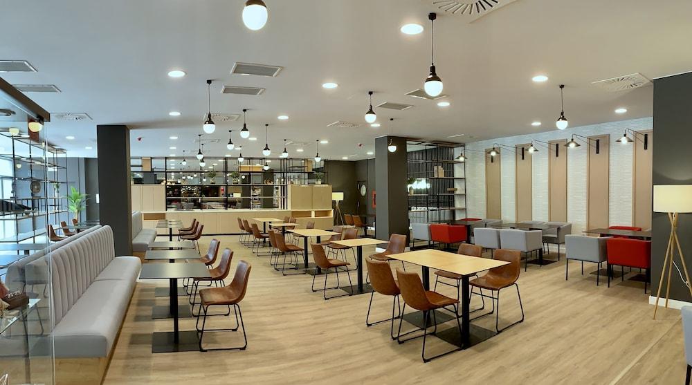 Hotel Ramada By Wyndham Valencia Almussafes Exterior foto