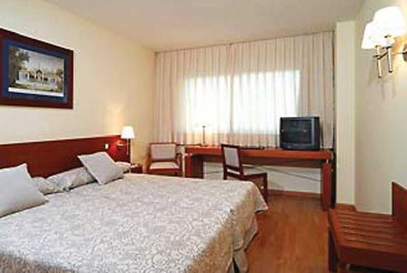 Hotel Ramada By Wyndham Valencia Almussafes Zimmer foto