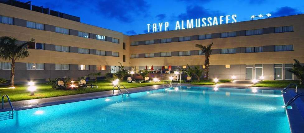 Hotel Ramada By Wyndham Valencia Almussafes Exterior foto